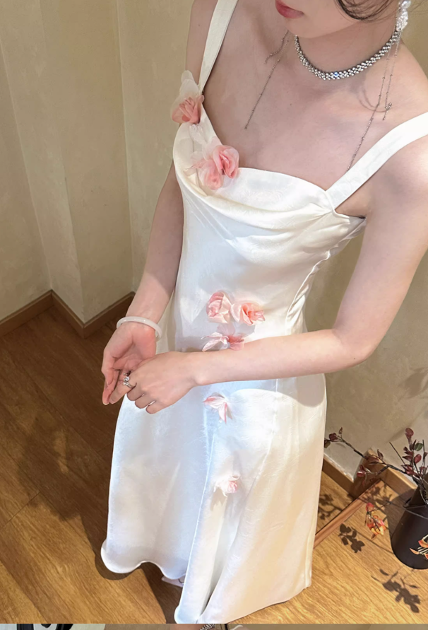 Fashion White Sheath Long Prom Dresses Satin Spaghetti Straps Christmas Dresses Sleeveless Evening Dresses DP04484