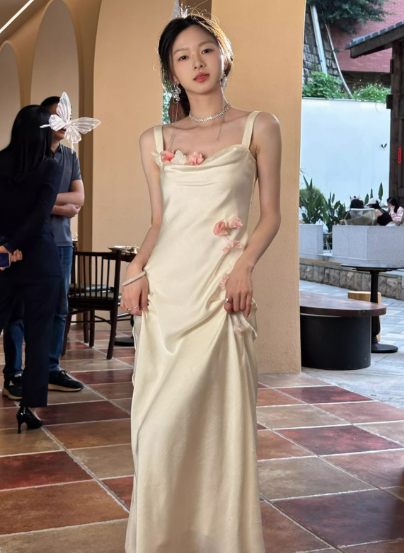 Fashion White Sheath Long Prom Dresses Satin Spaghetti Straps Christmas Dresses Sleeveless Evening Dresses DP04484