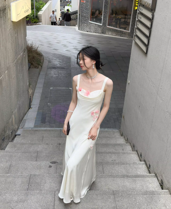 Fashion White Sheath Long Prom Dresses Satin Spaghetti Straps Christmas Dresses Sleeveless Evening Dresses DP04484