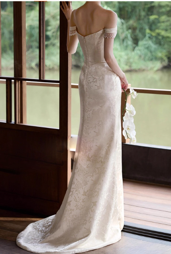 Simple Mermaid Long Wedding Dresses Satin Off-shoulder Light Champagne Bridal Dresses Sleeveless Bridal Gowns DP04492