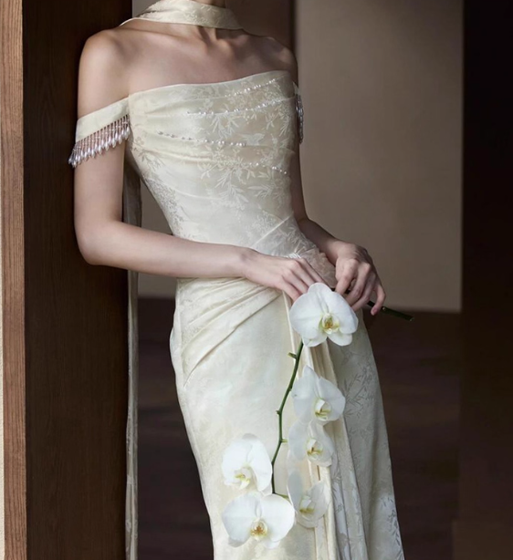 Simple Mermaid Long Wedding Dresses Satin Off-shoulder Light Champagne Bridal Dresses Sleeveless Bridal Gowns DP04492