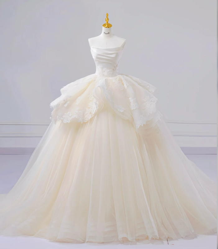 Timeless Ball Gown Tulle Long Wedding Dresses Applique Light Champagne Bridal Dresses Sleeveless Bridal Gowns DP04517