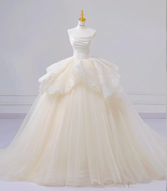 Timeless Ball Gown Tulle Long Wedding Dresses Applique Light Champagne Bridal Dresses Sleeveless Bridal Gowns DP04517