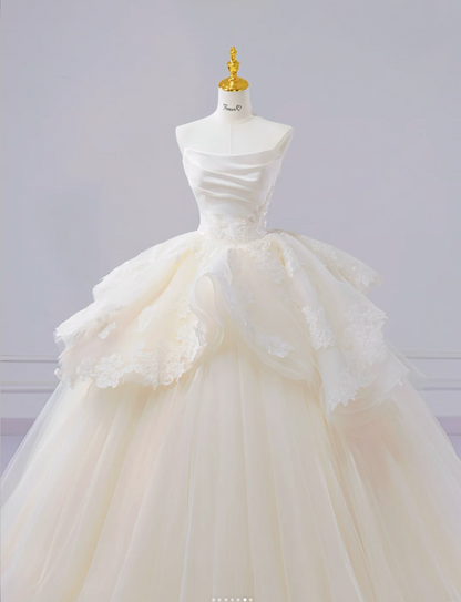 Timeless Ball Gown Tulle Long Wedding Dresses Applique Light Champagne Bridal Dresses Sleeveless Bridal Gowns DP04517