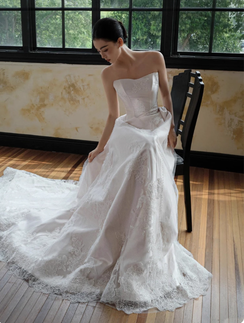 Simple A-Line Long Wedding Dresses Satin Lace White Bridal Dresses Strapless Sleeveless Bridal Gowns DP04542