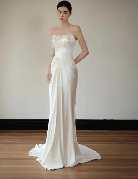 Simple Sheath Long Wedding Dresses Satin White Bridal Dresses Strapless Sleeveless Bridal Gowns DP04543