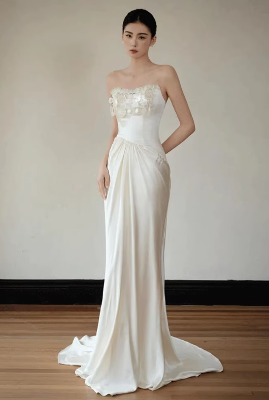 Simple Sheath Long Wedding Dresses Satin White Bridal Dresses Strapless Sleeveless Bridal Gowns DP04543