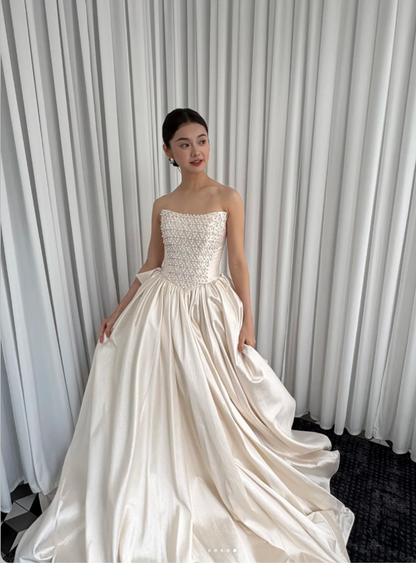 Gorgeous A-Line Strapless Long Wedding Dresses Beaded Satin White Bridal Dresses Sleeveless Bridal Gowns DP04545