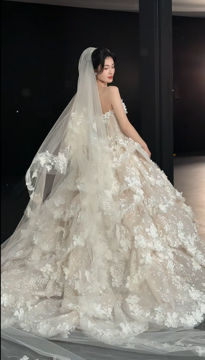 Chic A-Line Long Wedding Dresses Tulle Strapless White Bridal Gowns Appliques Sleeveless Bridal Dresses DP04592