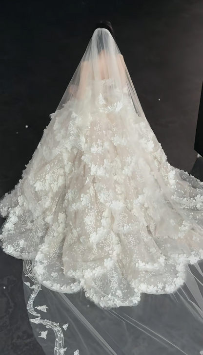 Chic A-Line Long Wedding Dresses Tulle Strapless White Bridal Gowns Appliques Sleeveless Bridal Dresses DP04592