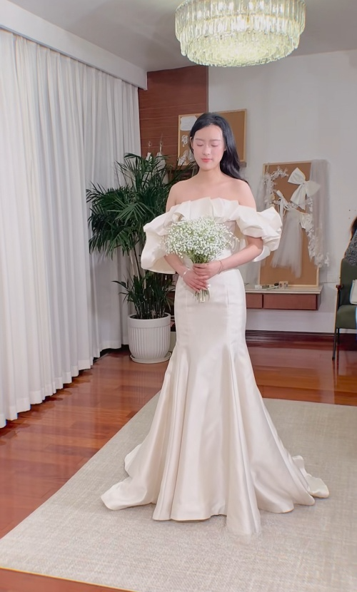 Simple Mermaid Long Wedding Dresses Satin Off-shoulder White Bridal Gowns Cups Sleeves Bridal Dresses DP04623