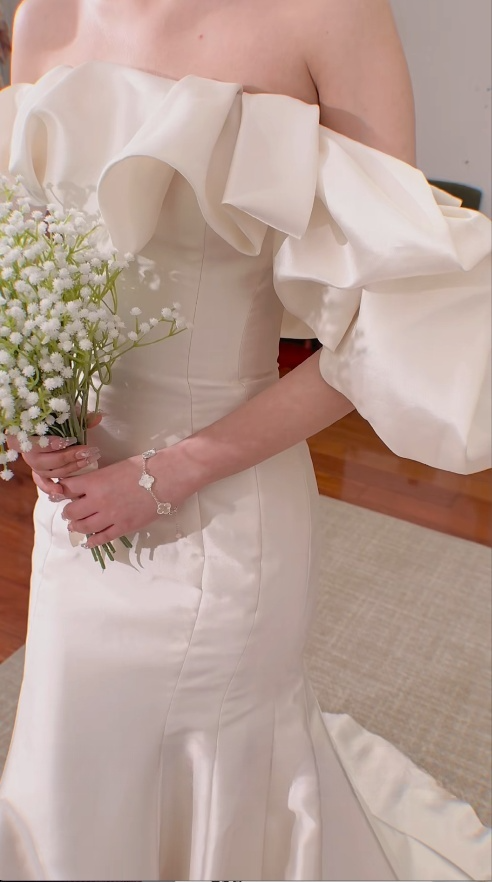 Simple Mermaid Long Wedding Dresses Satin Off-shoulder White Bridal Gowns Cups Sleeves Bridal Dresses DP04623