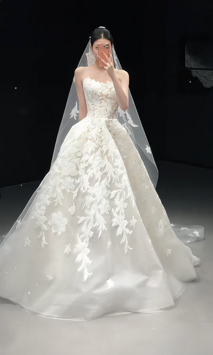 Simple A-Line Long Wedding Dresses Applique Tulle StraplessWhite Bridal Gowns Sleeveless Bridal Dresses DP04624