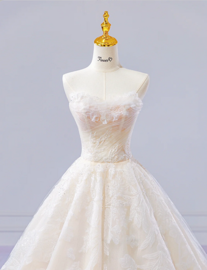 Chic A-line Long Wedding Dresses Lace Applique White Bridal Dresses Sleeveless Strapless Bridal Gowns DP04680