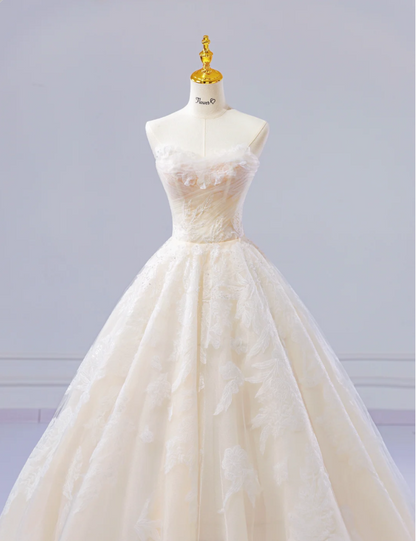 Chic A-line Long Wedding Dresses Lace Applique White Bridal Dresses Sleeveless Strapless Bridal Gowns DP04680