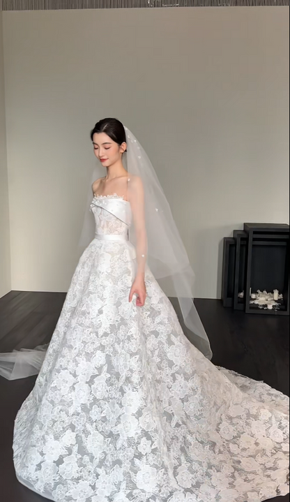 Chic A-line Long Wedding Dresses Lace Applique White Bridal Dresses Strapless Sleeveless Bridal Gowns DP04682