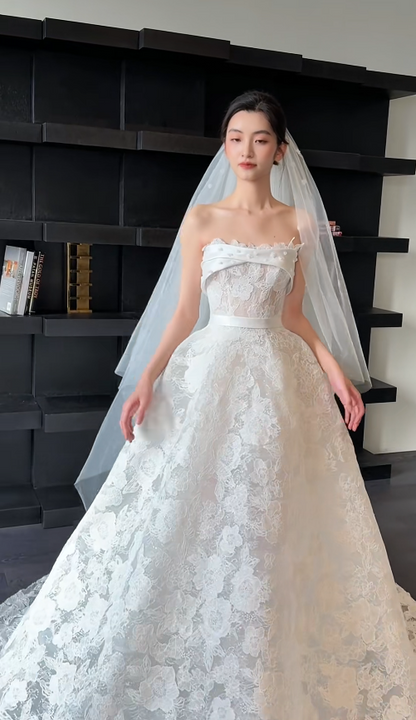 Chic A-line Long Wedding Dresses Lace Applique White Bridal Dresses Strapless Sleeveless Bridal Gowns DP04682