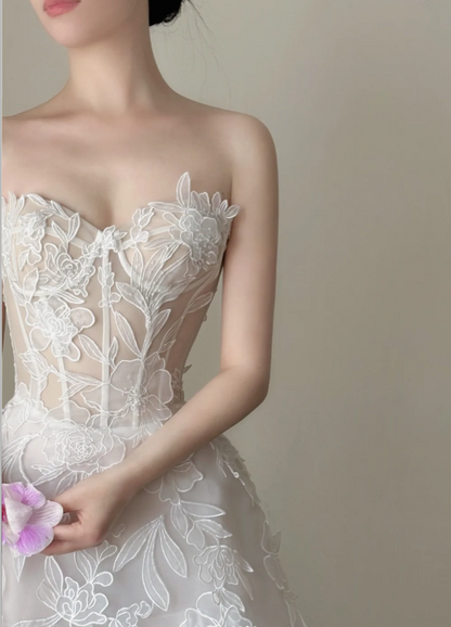 Elegant A-Line Long Wedding Dresses Sweetheart White Bridal Dresses Tulle Appliques Sleeveless Bridal Gowns DP04725