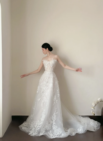 Elegant A-Line Long Wedding Dresses Sweetheart White Bridal Dresses Tulle Appliques Sleeveless Bridal Gowns DP04725