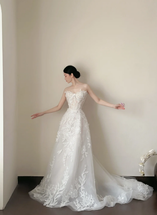 Elegant A-Line Long Wedding Dresses Sweetheart White Bridal Dresses Tulle Appliques Sleeveless Bridal Gowns DP04725