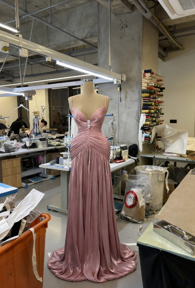 Gorgeous Dusty Pink Long Prom Dresses Spaghetti Straps Sheath Birthday Dresses Silk Sleeveless Evening Gowns DP04739