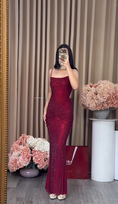 Gorgeous Burgundy Long Prom Dresses Spaghetti Straps Sheath Birthday Dresses Tulle Rhinstones Sleeveless Evening Gowns DP04743