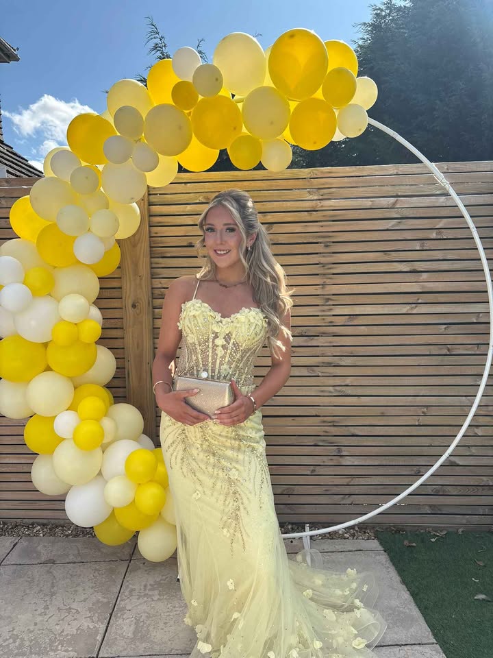 Gorgeous Yellow Long Prom Dresses Spaghetti Straps Sheath Birthday Dresses Sequins Tulle Sleeveless Evening Gowns  DP04746
