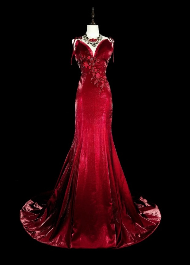 Chic Mermaid Burgundy Long Prom Dresses Beaded Satin Spaghetti traps Sleeveless Evening Gowns DP04790