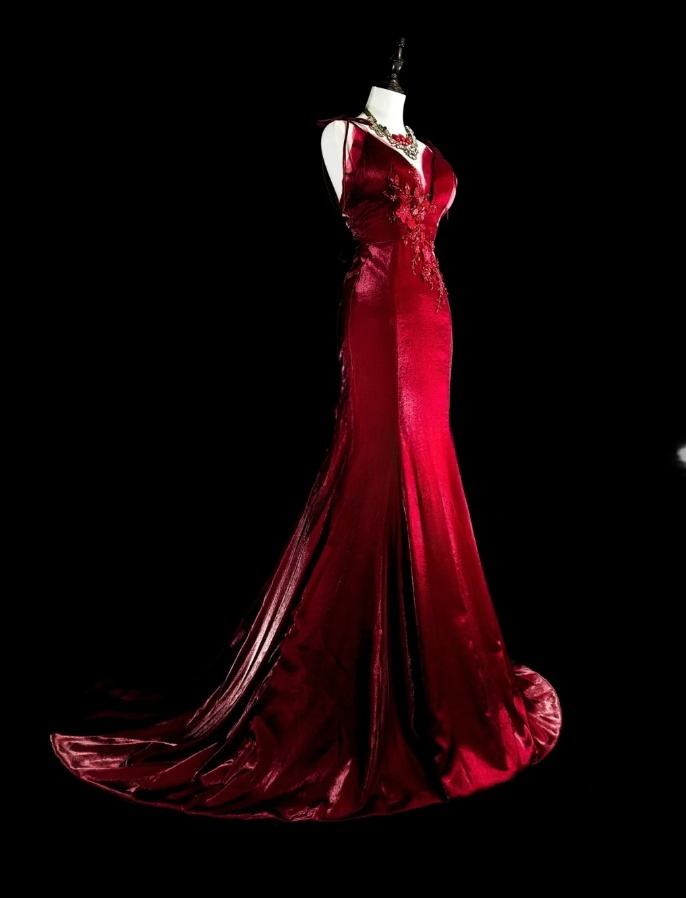 Chic Mermaid Burgundy Long Prom Dresses Beaded Satin Spaghetti traps Sleeveless Evening Gowns DP04790