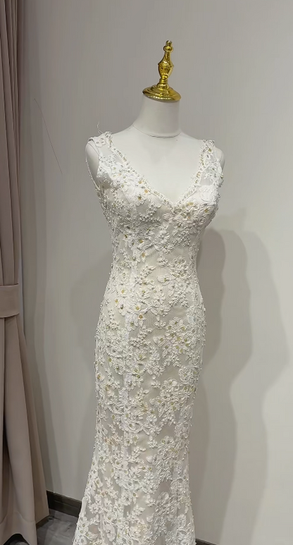 Modest Mermaid Long Wedding Dress Tulle Appliques V-neck White Bridal Gown Sleeveless Bridal Dress DP04797