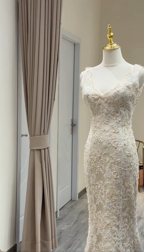 Modest Mermaid Long Wedding Dress Tulle Appliques V-neck White Bridal Gown Sleeveless Bridal Dress DP04797