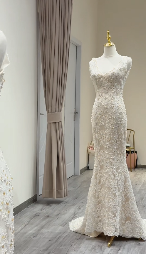 Modest Mermaid Long Wedding Dress Tulle Appliques V-neck White Bridal Gown Sleeveless Bridal Dress DP04797