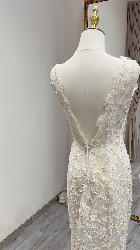 Modest Mermaid Long Wedding Dress Tulle Appliques V-neck White Bridal Gown Sleeveless Bridal Dress DP04797