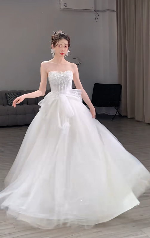 Modest A-Line Long Wedding Dress Tulle Appliques Strapless White Bridal Gown Sleeveless Bridal Dress DP04798