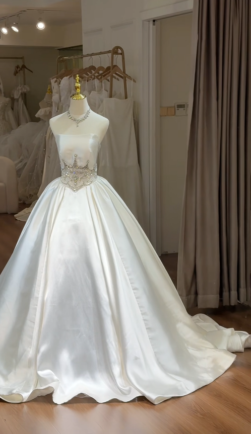 Timeless A-Line Long Wedding Dress Satin Strapless White Bridal Dress Sleeveless Bridal Gown DP04825