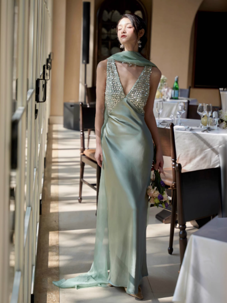 Chic Green Long Prom Dress Satin V-neck Party Dress Sheath Sleeveless Evening Dress DP04885