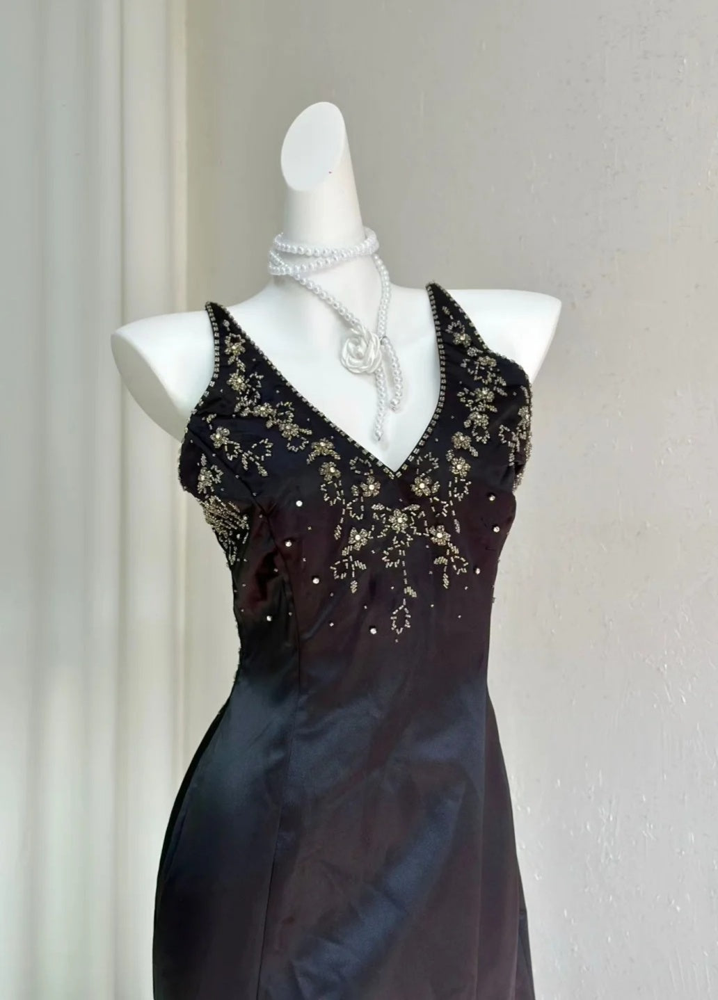 Elegant V-neck Black Long Prom Dresses Beaded Satin Sheath Evening Dress Sleeveless Party Dress DP04937