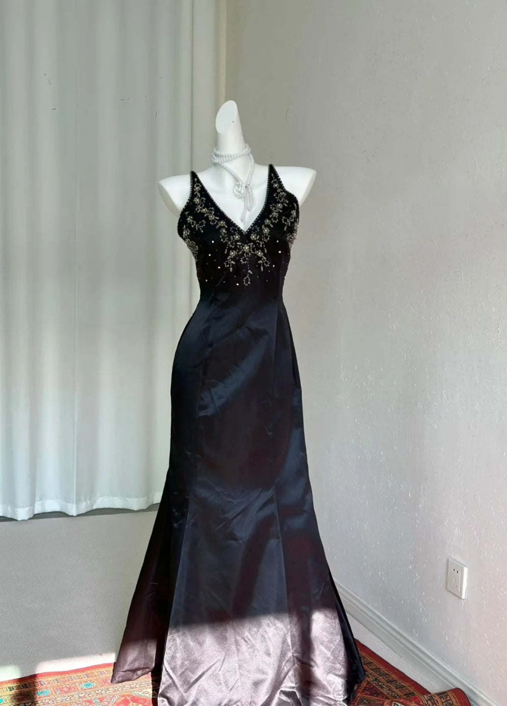 Elegant V-neck Black Long Prom Dresses Beaded Satin Sheath Evening Dress Sleeveless Party Dress DP04937