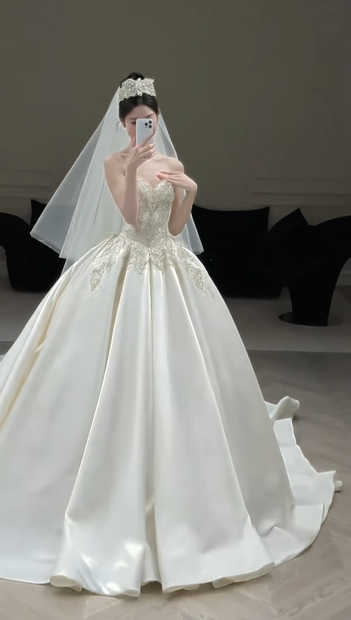 Timeless A-Line Long Wedding Dress Sweetheart Satin Beaded White Bridal Dress Sleeveless Bridal Gowns DP04940