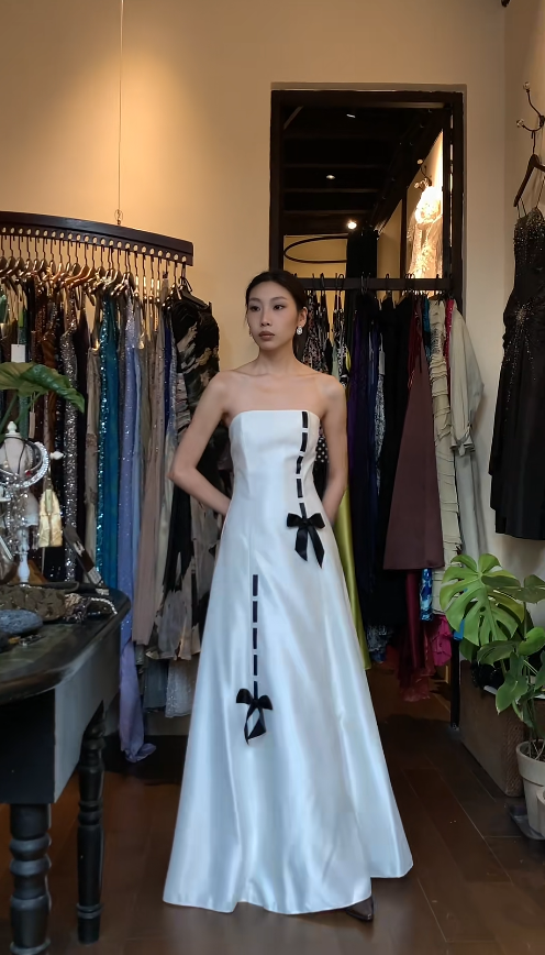 Süßes Ballkleid Spaghettiträger Silbergrau Mini Kurzes Formales Homecoming-Kleid Party Kurzes Ballkleid Hoco Kleider DH2684