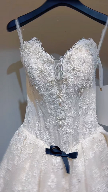 Elegant White Long Wedding Dress Appliques Lace Sweetheart A-Line Bridal Gowns Sleeveless Bridal Dress DP04971