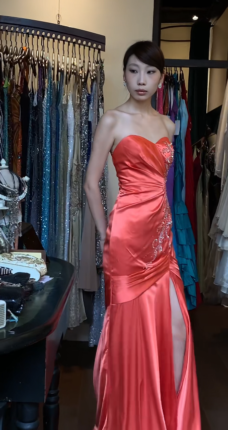Elegant Sweetheart Sheath Long Prom Dresses Beaded Satin Orange Evening Dress Sleeveless Formal Dress with Slit DP04983