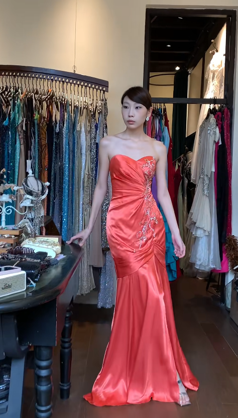 Elegant Sweetheart Sheath Long Prom Dresses Beaded Satin Orange Evening Dress Sleeveless Formal Dress with Slit DP04983