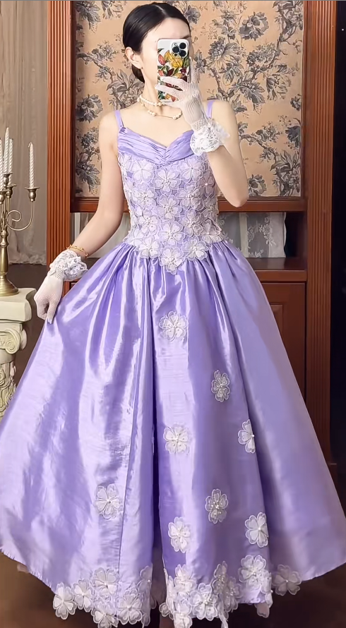 Cute Spaghtti Straps A-Line Long Prom Dresses Applique Satin Purple Evening Dress Sleeveless Formal Dress DP04984
