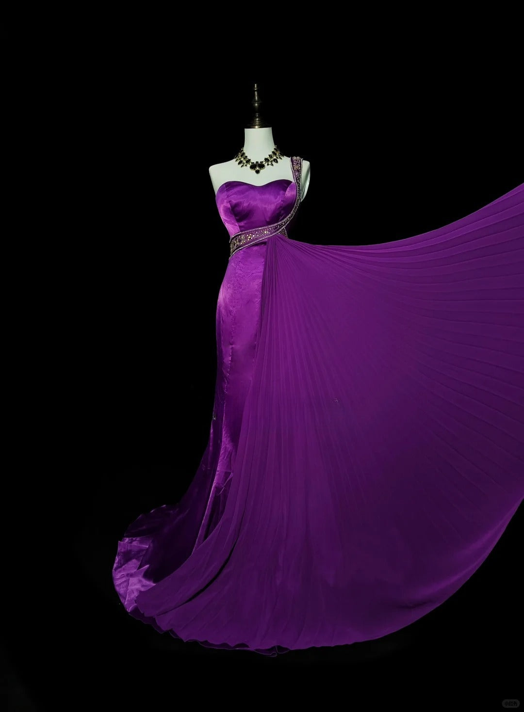 Chic Purple Prom Dress One-shoulder Sheath Evening Dress Satin Sleeveless Party Dress DP05036