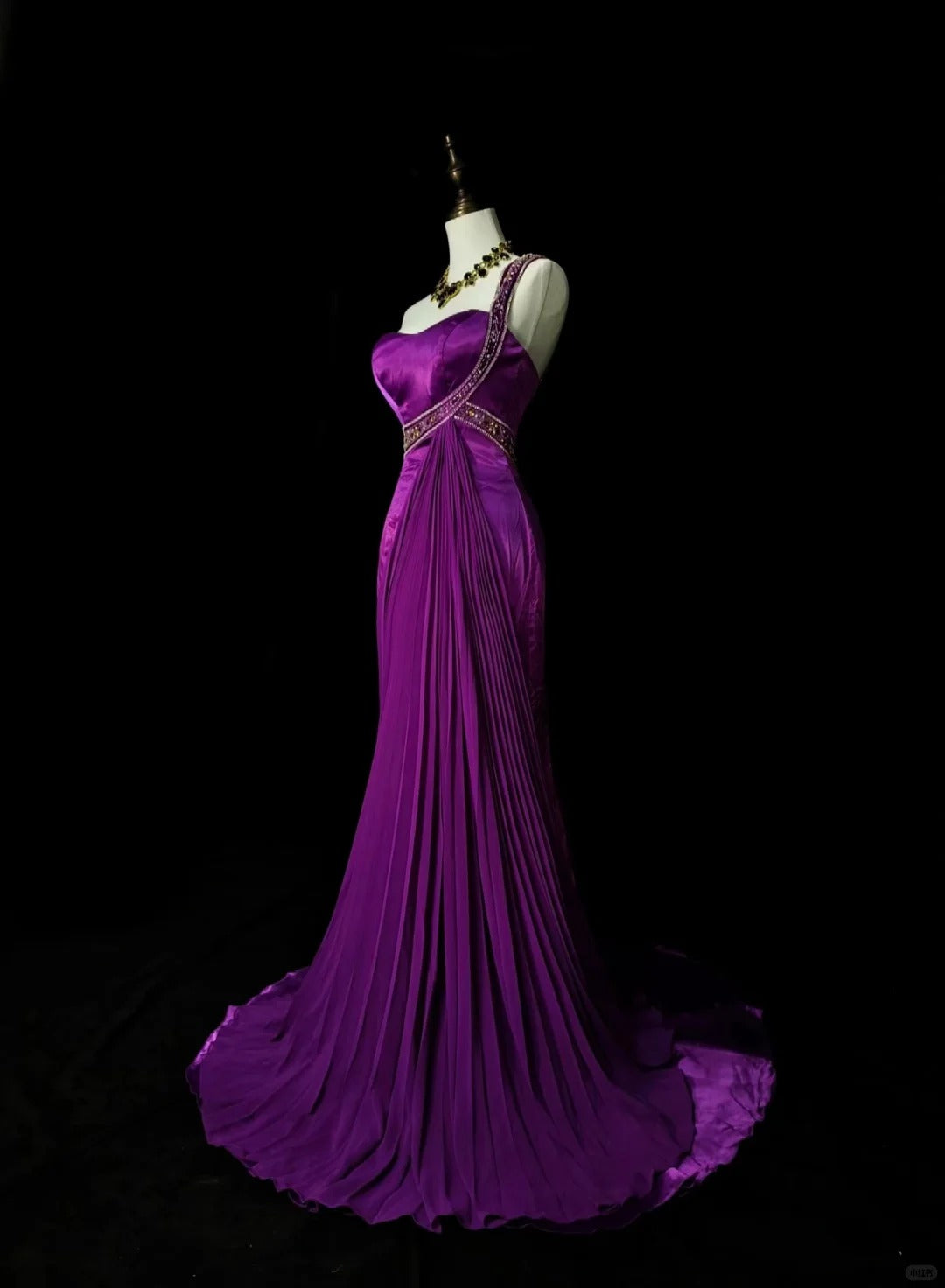 Chic Purple Prom Dress One-shoulder Sheath Evening Dress Satin Sleeveless Party Dress DP05036