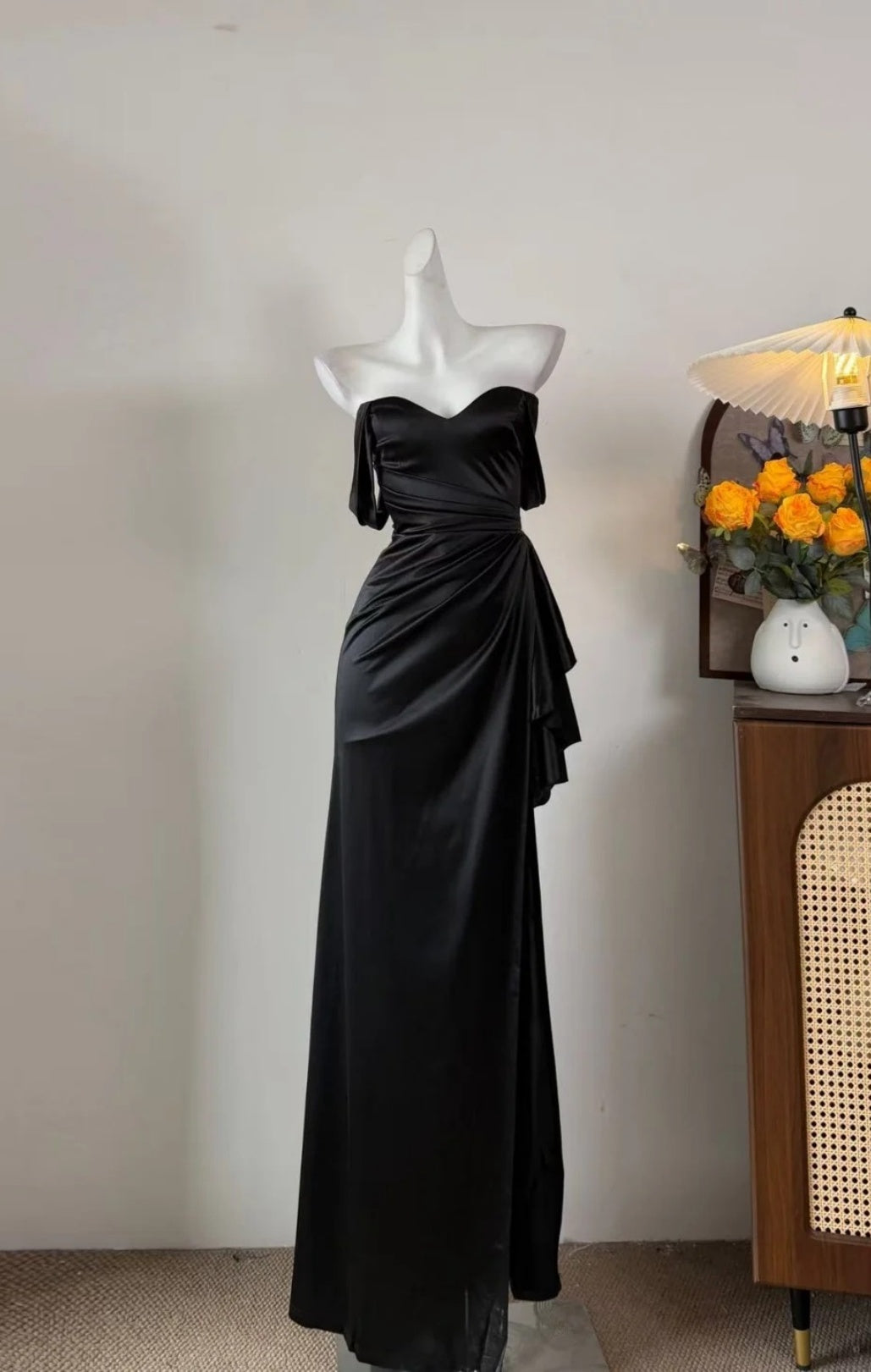 Chic Black Prom Dress Off-shoulder Sheath Evening Dress Satin Sleeveless Party Dress DP05063