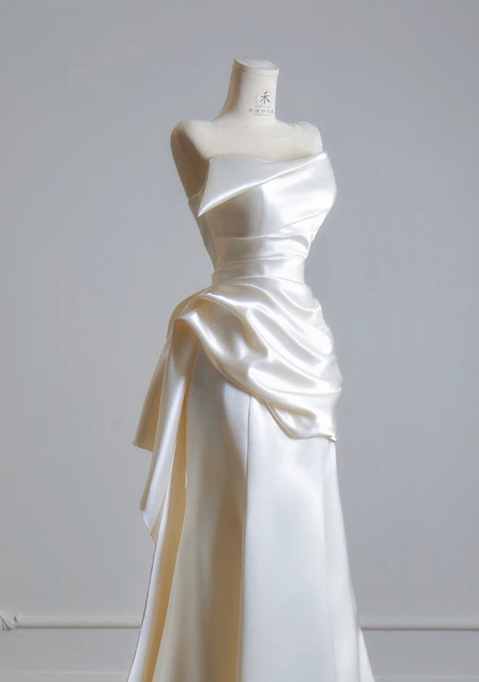 Chic Sheath Champagne Prom Dress Strapless Satin Sleeveless Evening Dress DP05083