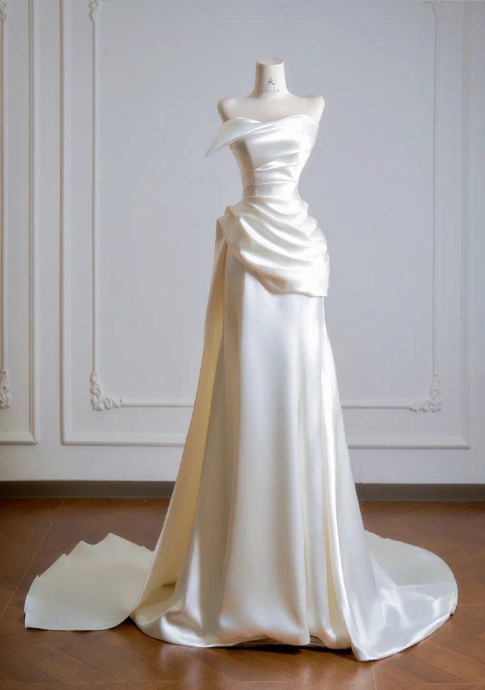 Chic Sheath Champagne Prom Dress Strapless Satin Sleeveless Evening Dress DP05083