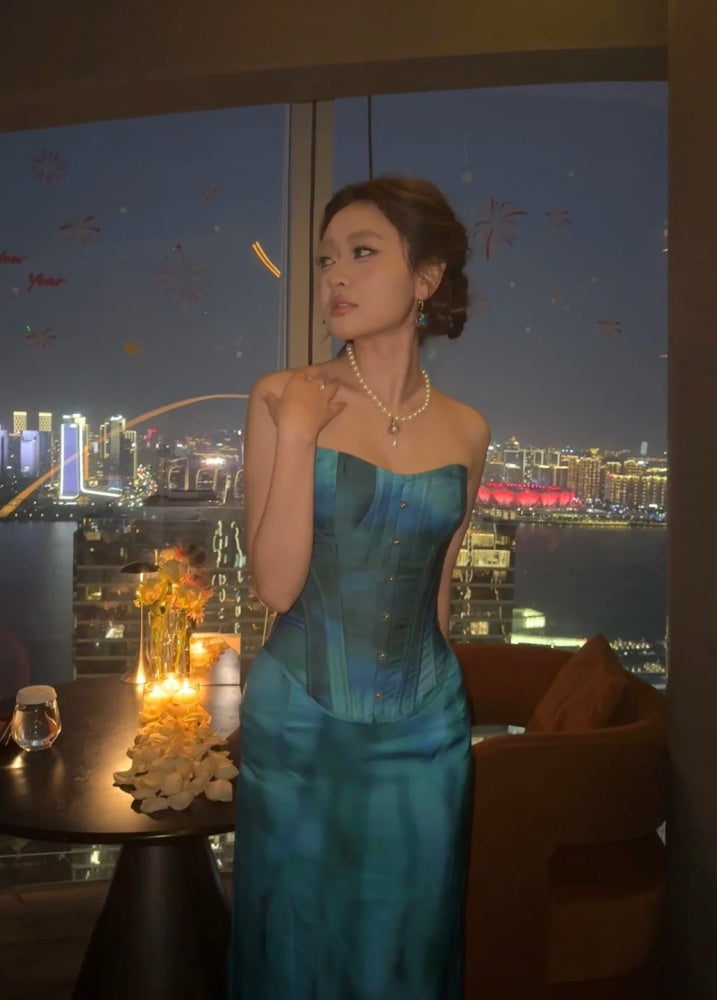 Elegantes blaues Satin-Abendkleid, ärmellos, trägerlos, DP05207